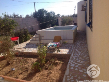 L 112 -                            بيع
                           Villa avec piscine Djerba